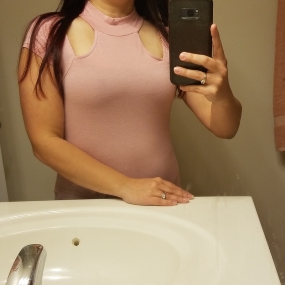 Women's Fashion Nova Cut out shirt Small EUC - Picture 6 of 6